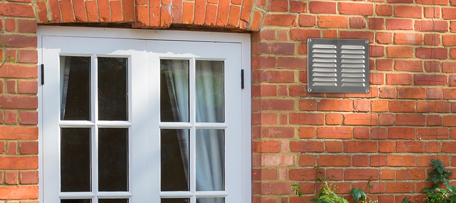 Bolrooster op de gevel