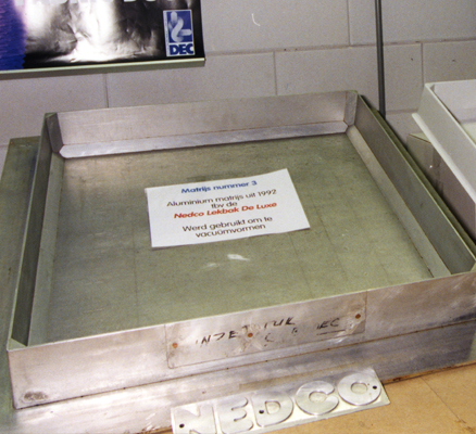 Die Form der Kunststoff-Tropfschale